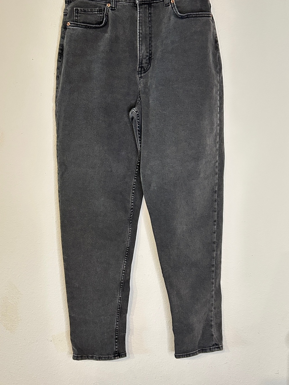 Divided High-Waist Black Wash Jeans